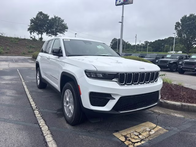 2026 Bright White Clearcoat Jeep Grand Cherokee Laredo X RWD SUV