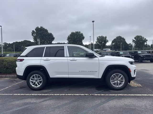 2026 Bright White Clearcoat Jeep Grand Cherokee Laredo X RWD SUV