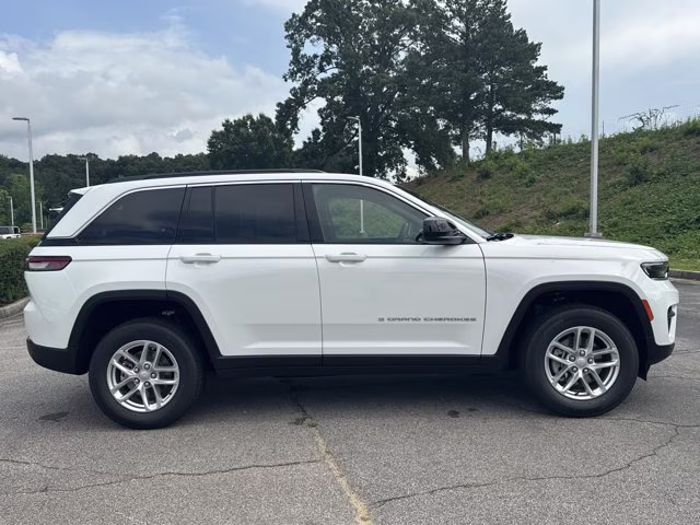 2026 Bright White Clearcoat Jeep Grand Cherokee Laredo X RWD SUV