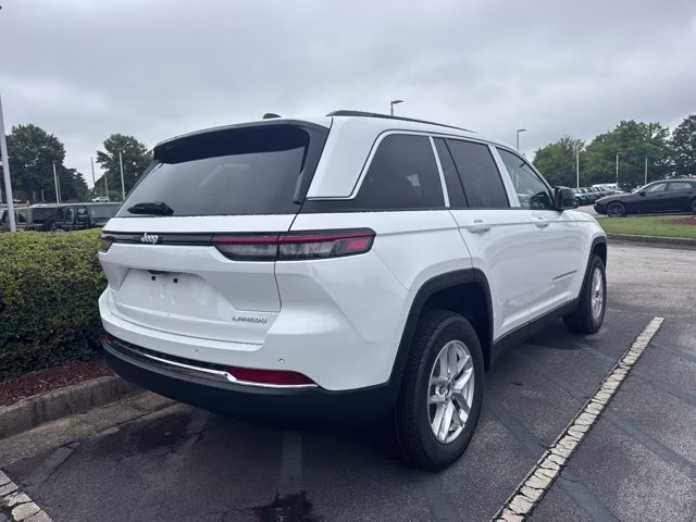 2026 Bright White Clearcoat Jeep Grand Cherokee Laredo X RWD SUV