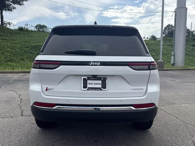 2026 Bright White Clearcoat Jeep Grand Cherokee Laredo X RWD SUV