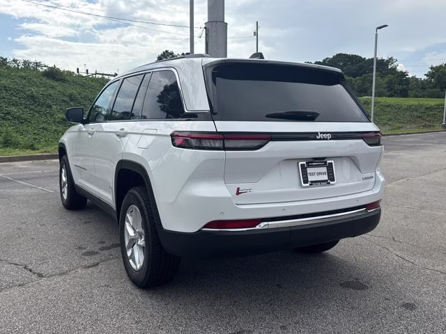 2026 Bright White Clearcoat Jeep Grand Cherokee Laredo X RWD SUV