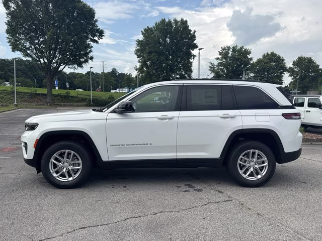 2026 Bright White Clearcoat Jeep Grand Cherokee Laredo X RWD SUV