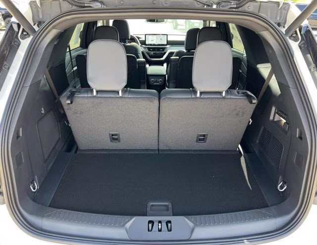 2026 Star White Metallic Tri-Coat Ford Explorer ST 4X4 SUV