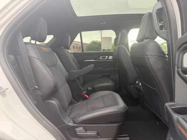 2026 Star White Metallic Tri-Coat Ford Explorer Tremor 4X4 SUV