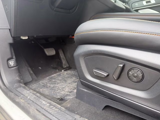 2026 Star White Metallic Tri-Coat Ford Explorer Tremor 4X4 SUV
