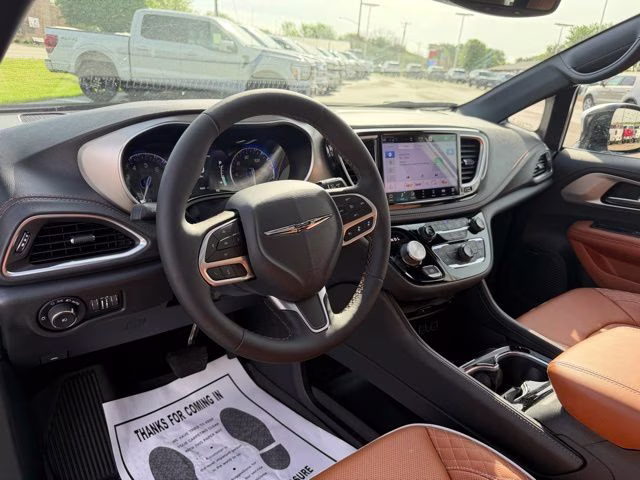 2025 Bright White Clearcoat Chrysler Pacifica Pinnacle AWD Van