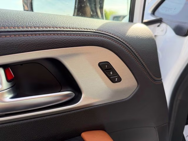 2025 Bright White Clearcoat Chrysler Pacifica Pinnacle AWD Van