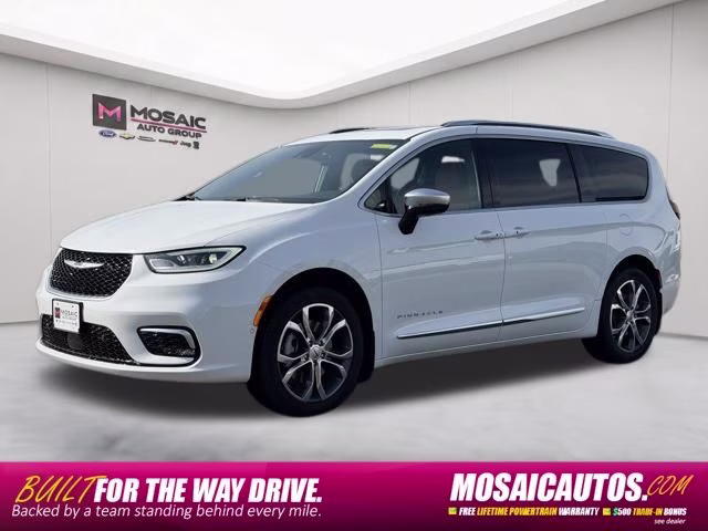 2025 Bright White Clearcoat Chrysler Pacifica Pinnacle AWD Van