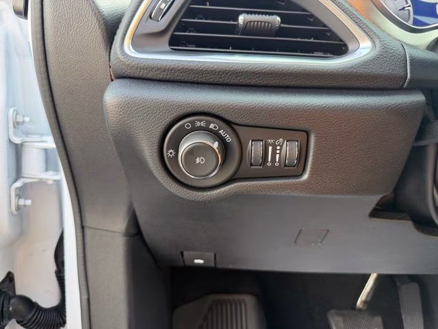 2025 Bright White Clearcoat Chrysler Pacifica Pinnacle AWD Van