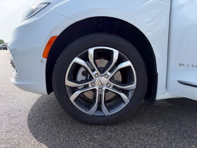 2025 Bright White Clearcoat Chrysler Pacifica Pinnacle AWD Van
