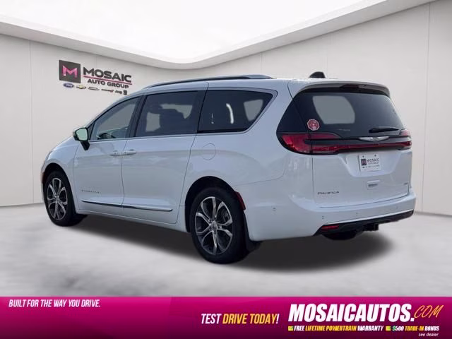 2025 Bright White Clearcoat Chrysler Pacifica Pinnacle AWD Van