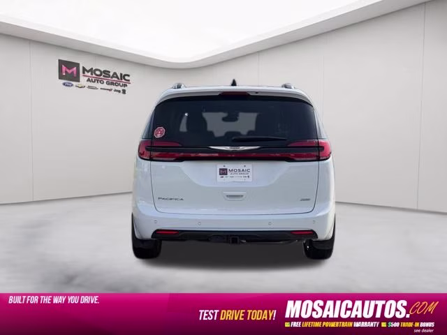 2025 Bright White Clearcoat Chrysler Pacifica Pinnacle AWD Van