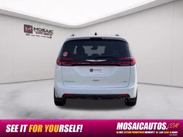 2025 Bright White Clearcoat Chrysler Pacifica Pinnacle AWD Van