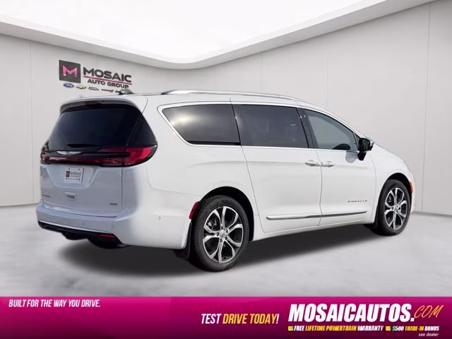 2025 Bright White Clearcoat Chrysler Pacifica Pinnacle AWD Van