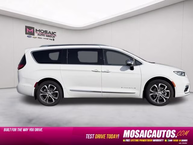 2025 Bright White Clearcoat Chrysler Pacifica Pinnacle AWD Van