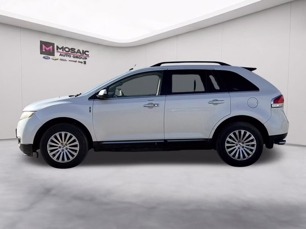 2011 White Platinum Clearcoat Metallic Lincoln MKX Base FWD SUV
