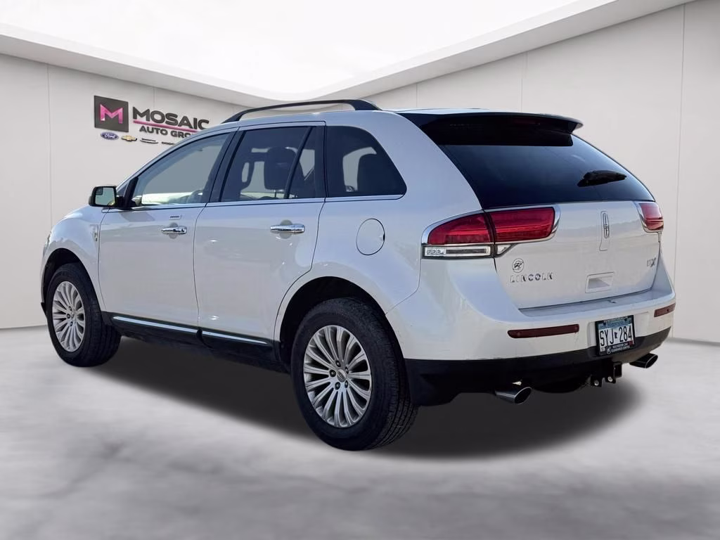 2011 White Platinum Clearcoat Metallic Lincoln MKX Base FWD SUV