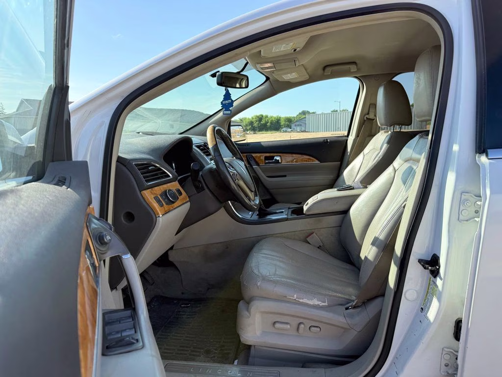 2011 White Platinum Clearcoat Metallic Lincoln MKX Base FWD SUV