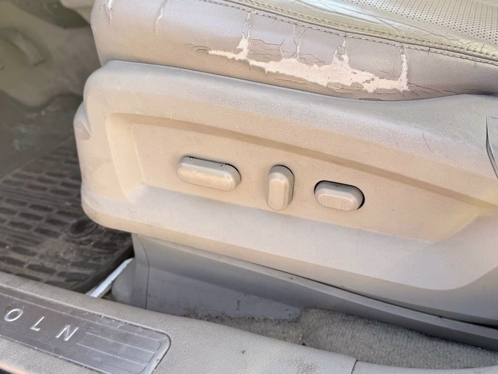 2011 White Platinum Clearcoat Metallic Lincoln MKX Base FWD SUV