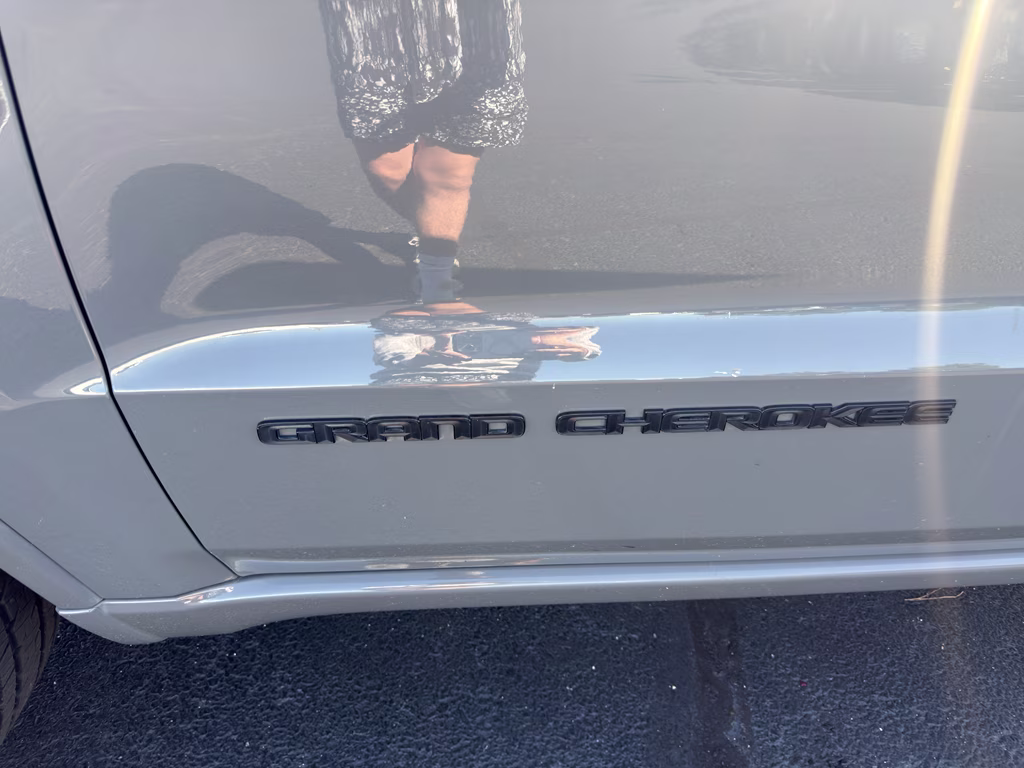 2020 Sting-Gray Clearcoat Jeep Grand Cherokee Altitude 4X4 SUV
