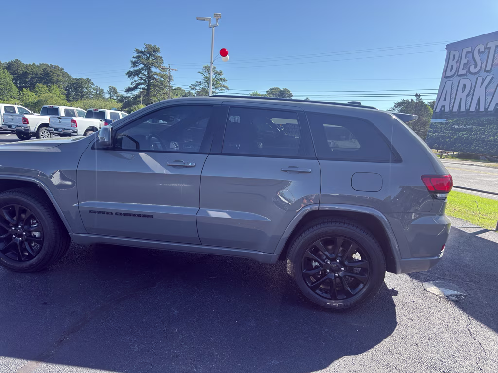 2020 Sting-Gray Clearcoat Jeep Grand Cherokee Altitude 4X4 SUV
