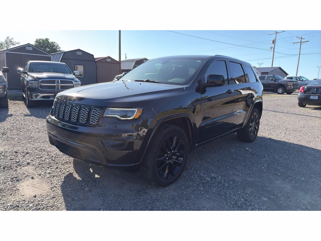 2021 Diamond Black Crystal Pearlcoat Jeep Grand Cherokee Laredo X 4X4 SUV