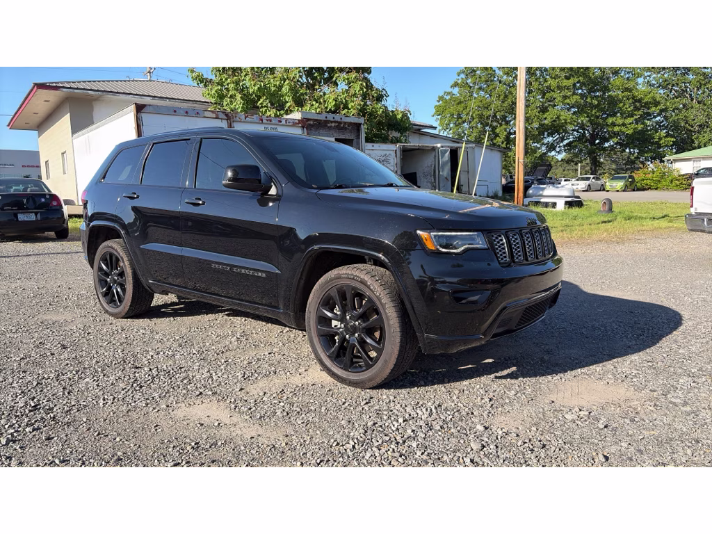 2021 Diamond Black Crystal Pearlcoat Jeep Grand Cherokee Laredo X 4X4 SUV