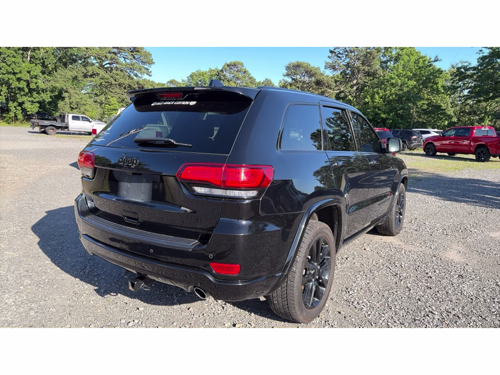 2021 Diamond Black Crystal Pearlcoat Jeep Grand Cherokee Laredo X 4X4 SUV