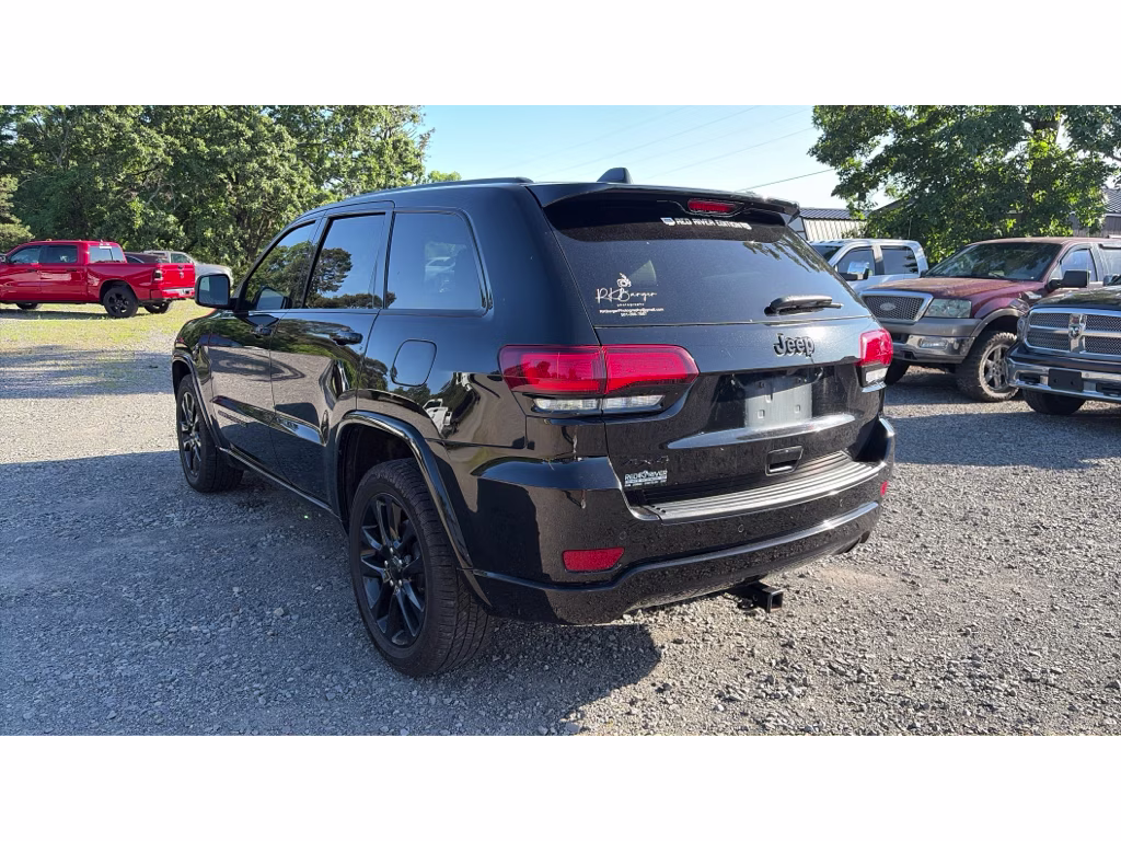 2021 Diamond Black Crystal Pearlcoat Jeep Grand Cherokee Laredo X 4X4 SUV