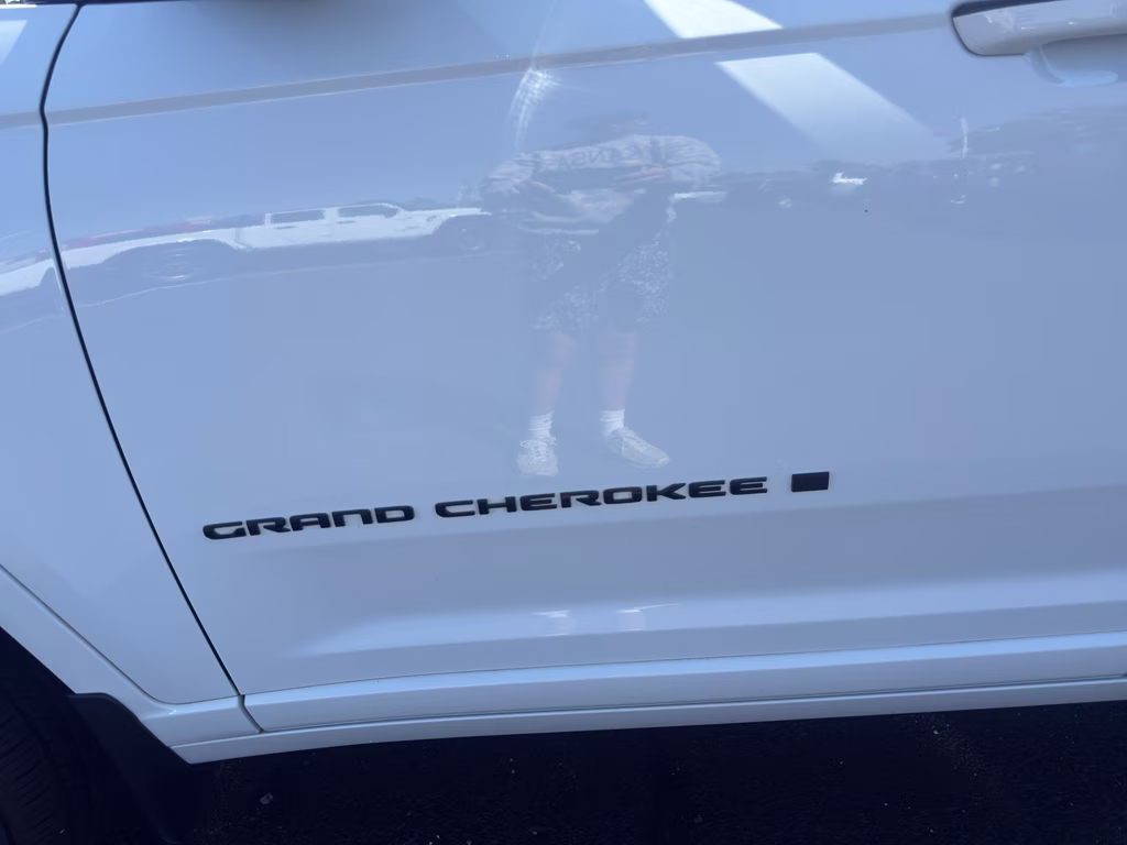 2024 Bright White Clearcoat Jeep Grand Cherokee L Summit Reserve 4X4 SUV