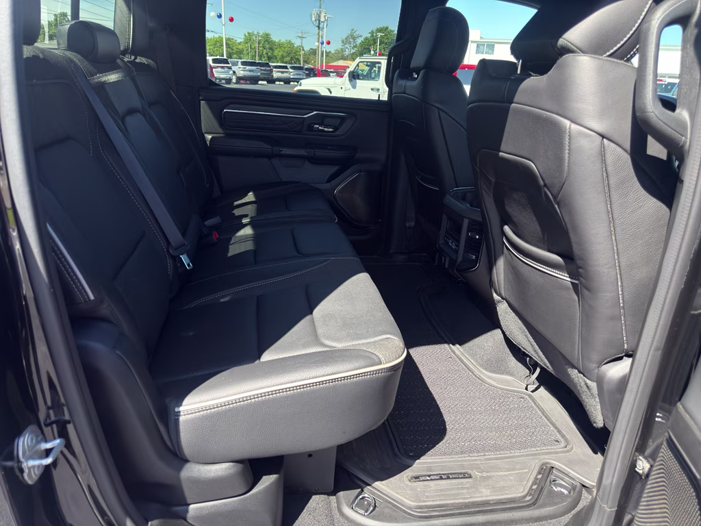 2025 Diamond Black Crystal Pearlcoat Ram 1500 Limited 4X4 Truck