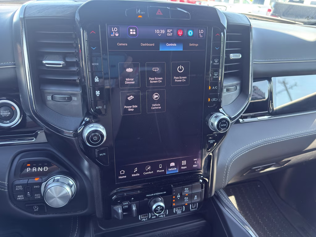 2025 Diamond Black Crystal Pearlcoat Ram 1500 Limited 4X4 Truck