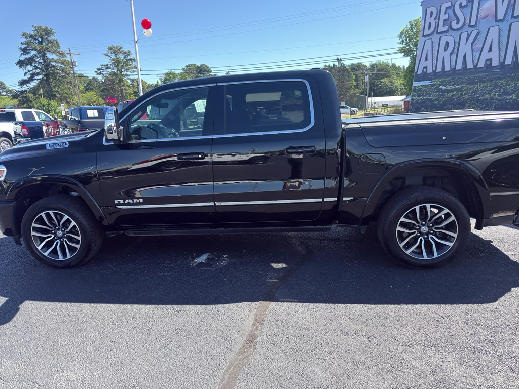 2025 Diamond Black Crystal Pearlcoat Ram 1500 Limited 4X4 Truck