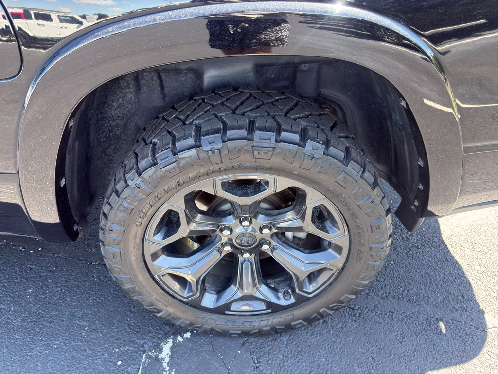 2023 Diamond Black Crystal Pearlcoat Ram 1500 Limited 4X4 Truck