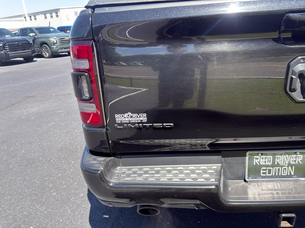 2023 Diamond Black Crystal Pearlcoat Ram 1500 Limited 4X4 Truck