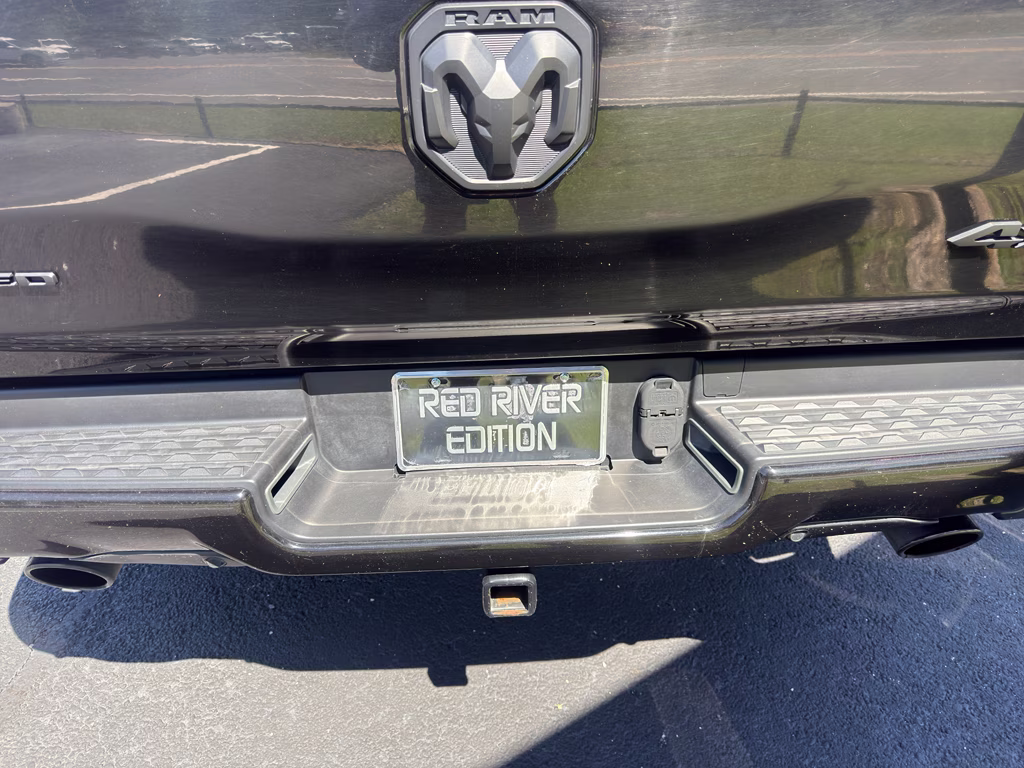 2023 Diamond Black Crystal Pearlcoat Ram 1500 Limited 4X4 Truck