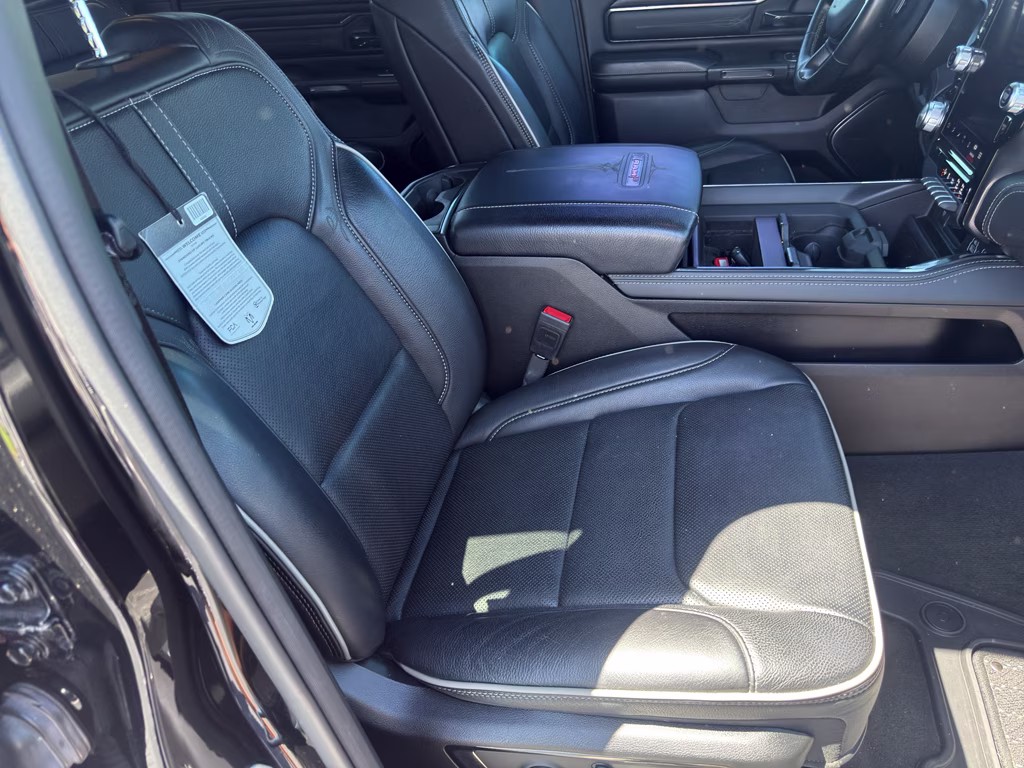 2023 Diamond Black Crystal Pearlcoat Ram 1500 Limited 4X4 Truck