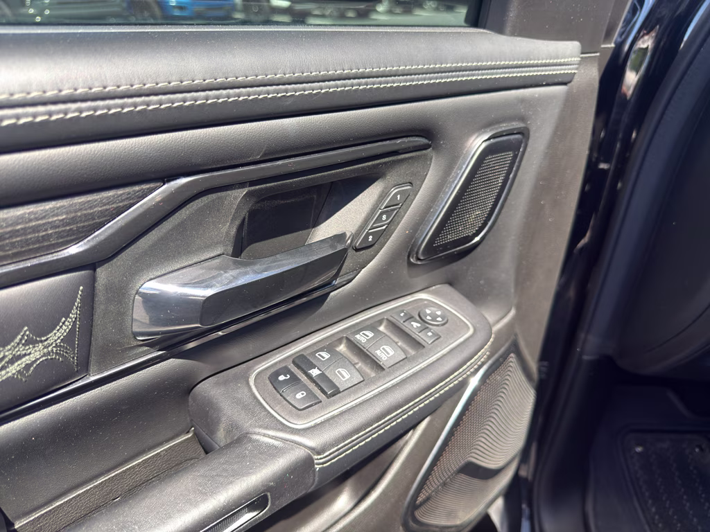 2023 Diamond Black Crystal Pearlcoat Ram 1500 Limited 4X4 Truck