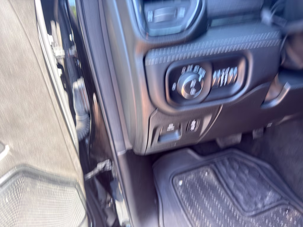 2023 Diamond Black Crystal Pearlcoat Ram 1500 Limited 4X4 Truck