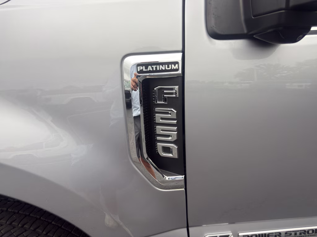 2021 Iconic Silver Metallic Ford Super Duty F-250 SRW Platinum 4X4 Truck