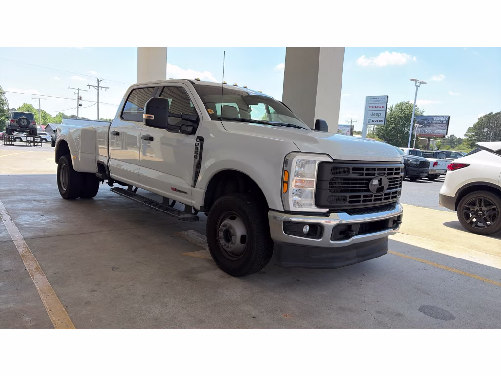 2024 Oxford White Ford Super Duty F-350 DRW XL 4X4 Truck