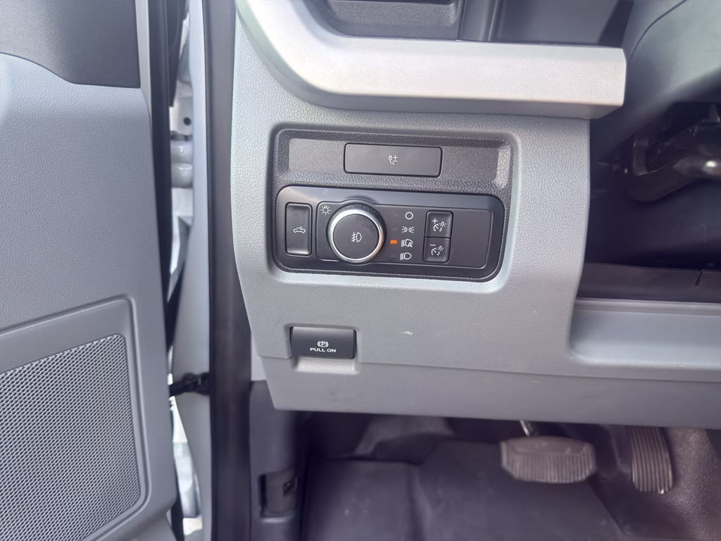 2024 Oxford White Ford Super Duty F-350 DRW XL 4X4 Truck