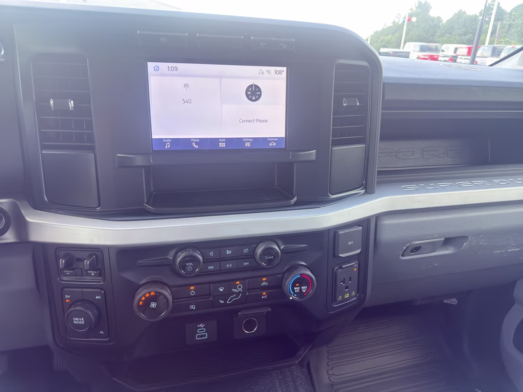 2024 Oxford White Ford Super Duty F-350 DRW XL 4X4 Truck