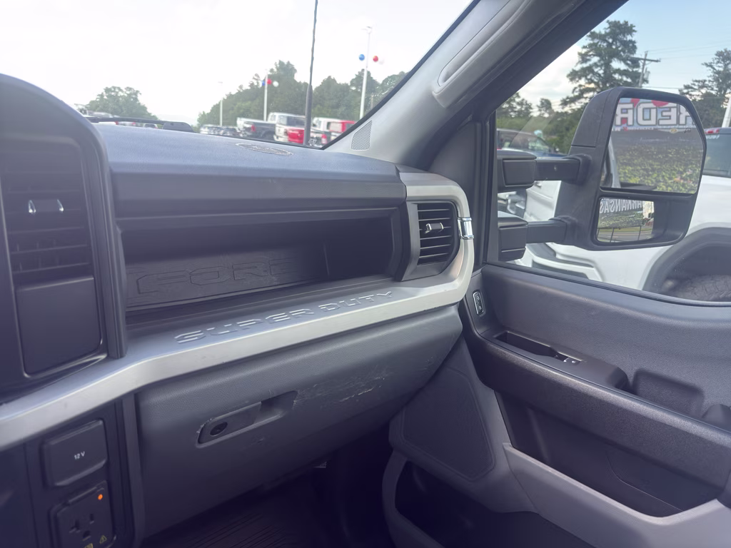 2024 Oxford White Ford Super Duty F-350 DRW XL 4X4 Truck