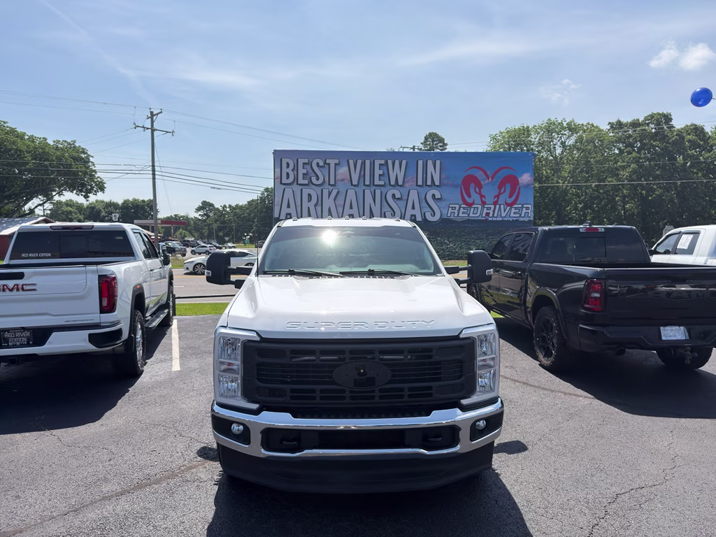 2024 Oxford White Ford Super Duty F-350 DRW XL 4X4 Truck