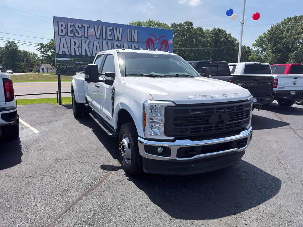 2024 Oxford White Ford Super Duty F-350 DRW XL 4X4 Truck