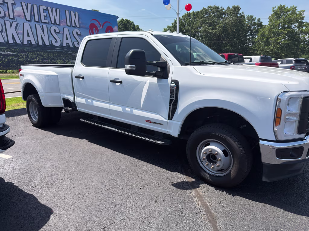 2024 Oxford White Ford Super Duty F-350 DRW XL 4X4 Truck