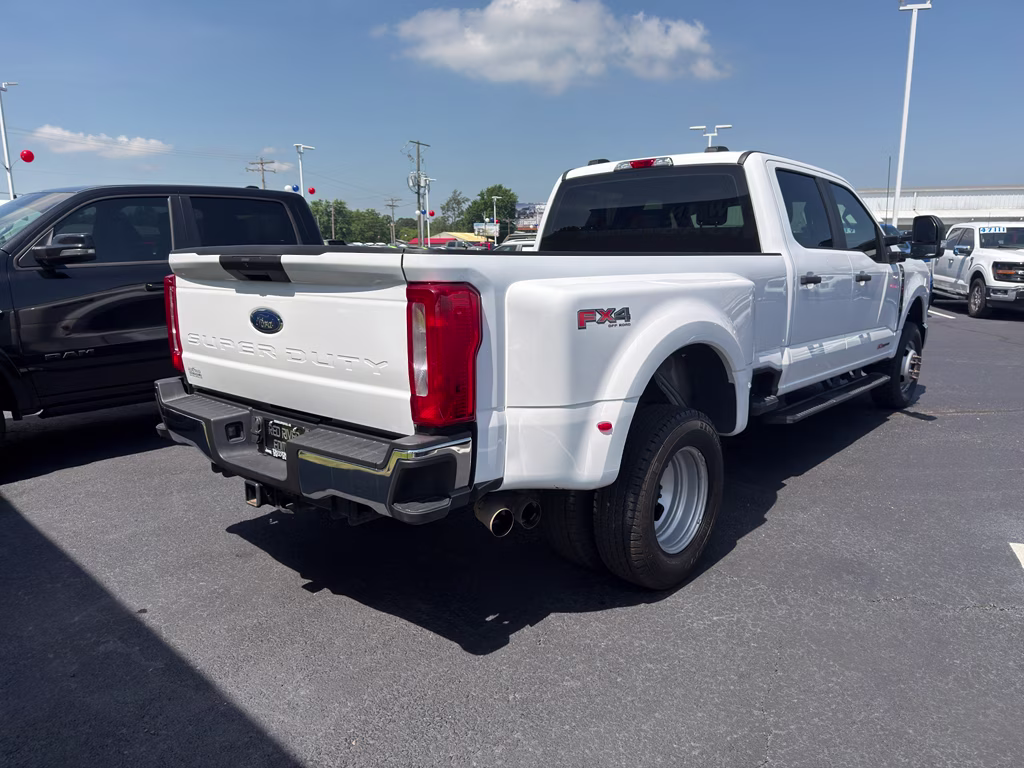 2024 Oxford White Ford Super Duty F-350 DRW XL 4X4 Truck