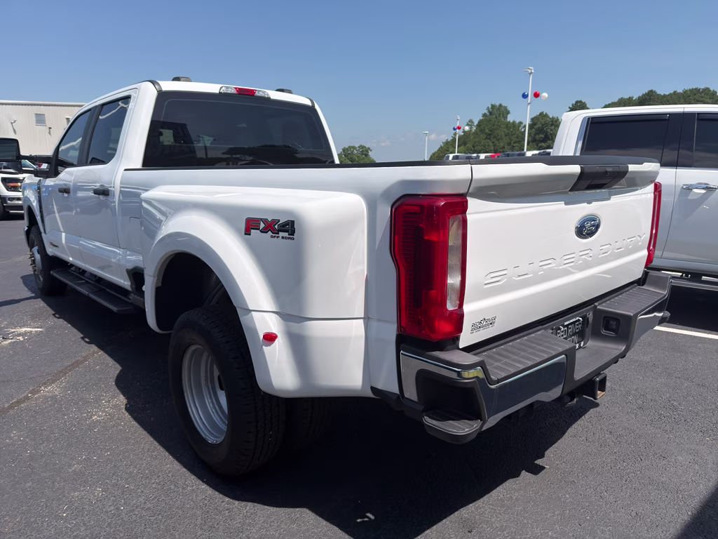 2024 Oxford White Ford Super Duty F-350 DRW XL 4X4 Truck